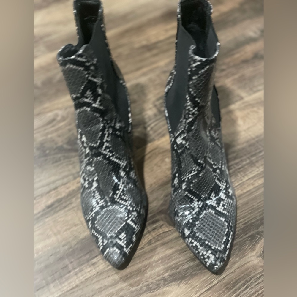 Steve Madden Womens Subtle Ankle Boot Gray Snake … - image 2